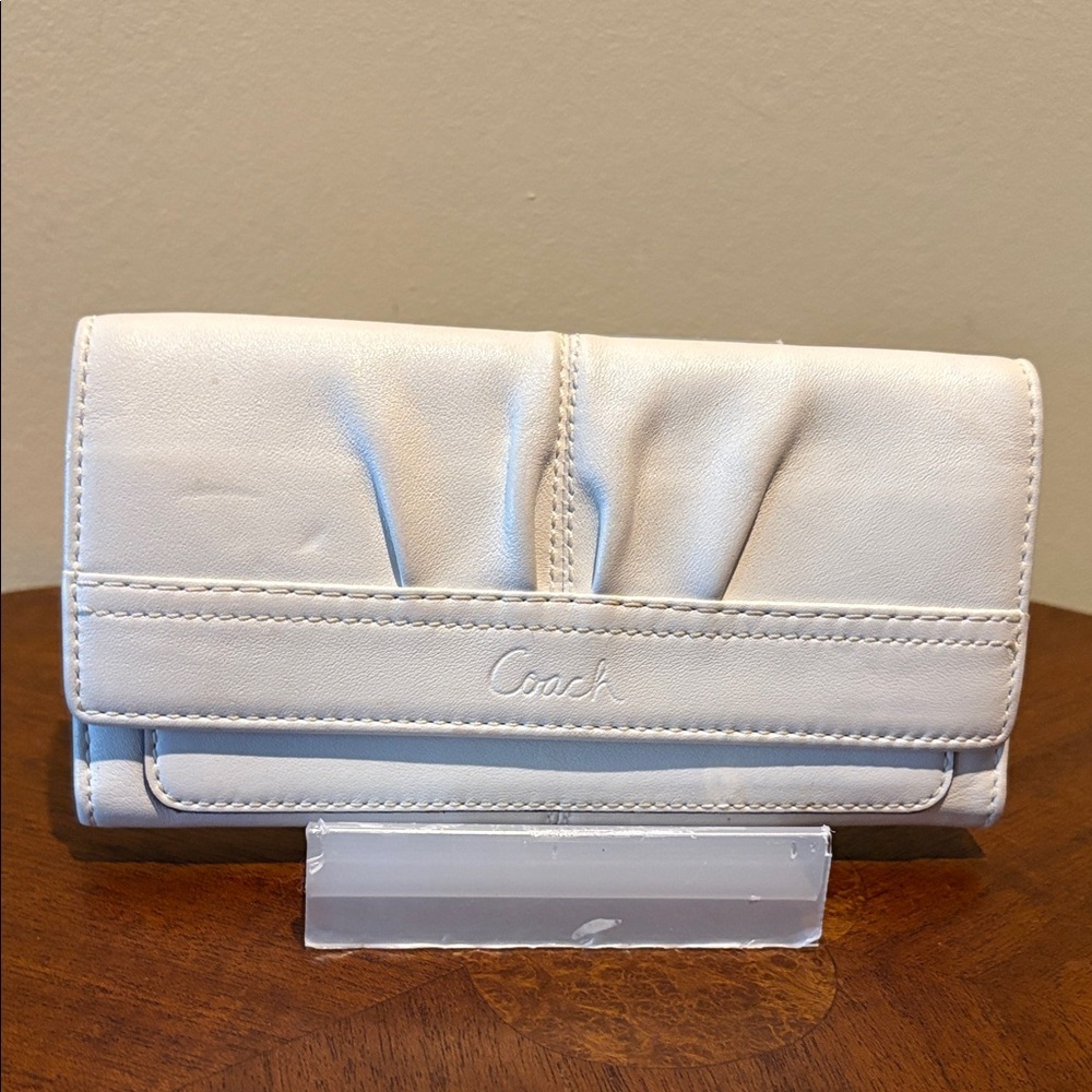 Coach Vintage Ashley white/ cream Leather long wallet  trifold   clutch
Brown In